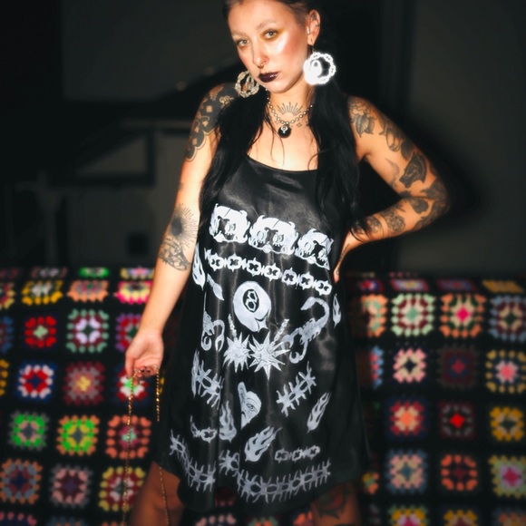 ♰ Vintage black silk slip dress with prints ♰ - Picture 3 of 4